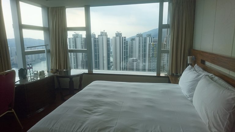 客室の内観【窓方向】