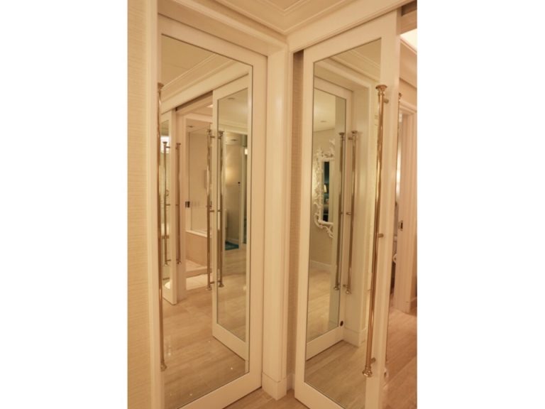 クローゼット閉