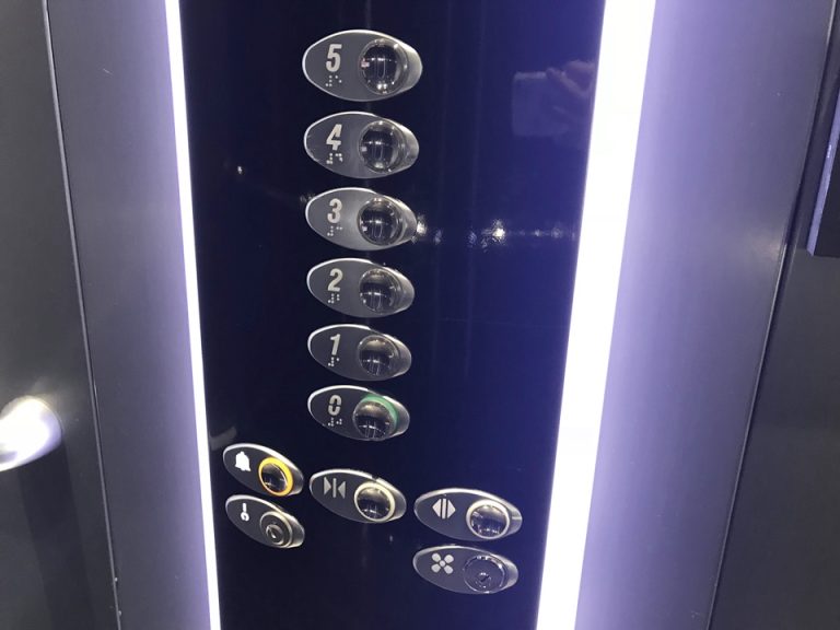 エレベーターボタン