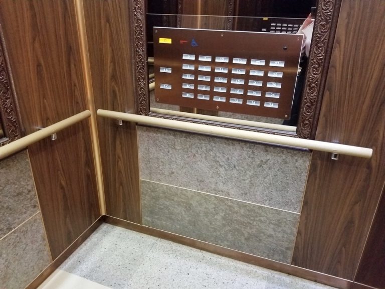 エレベーター内観 (1)