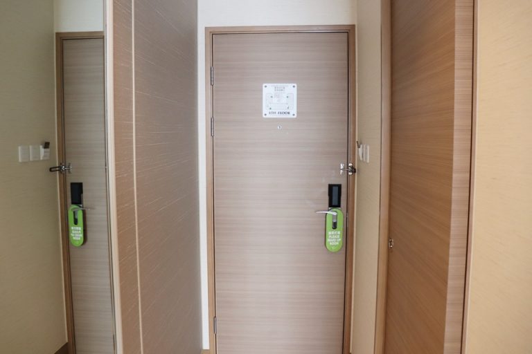 客室入口ドア_内側