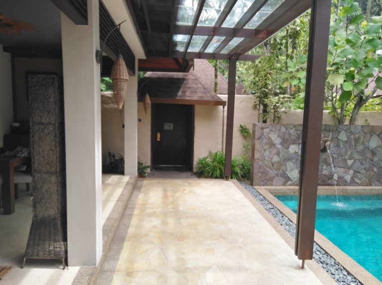 部屋入り口(裏)2