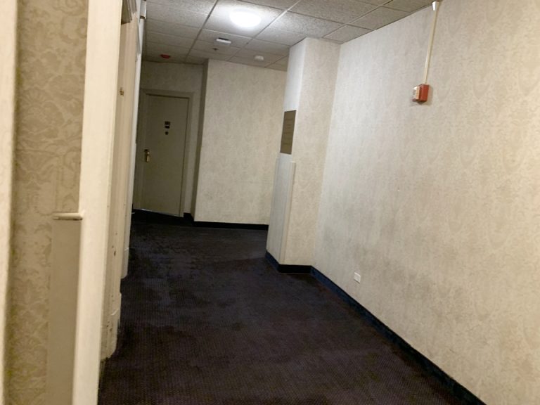 11階エレベータ前