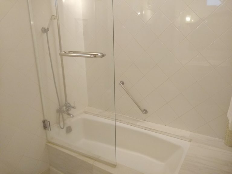 シャワー、バスタブ