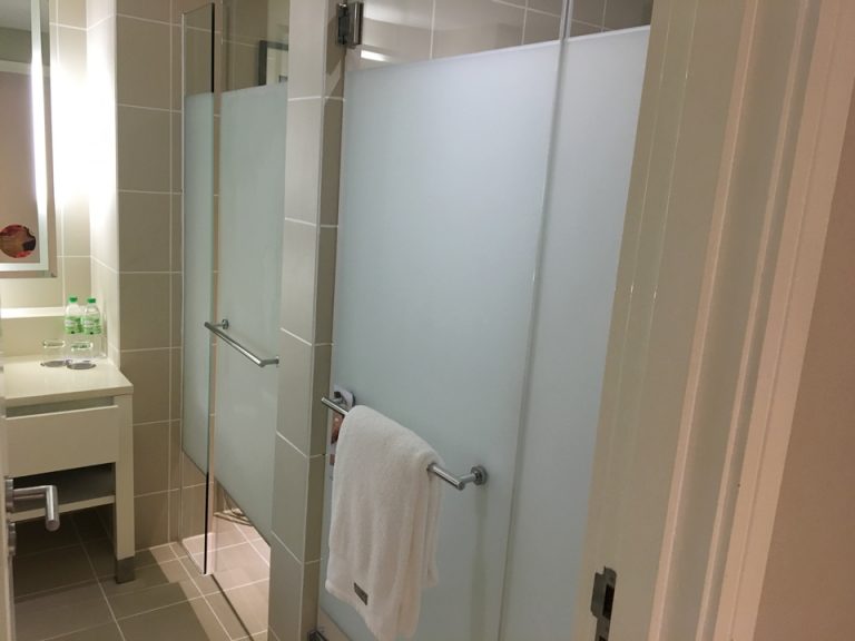 トイレとシャワールーム