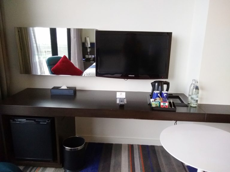 ベッドからのテレビ