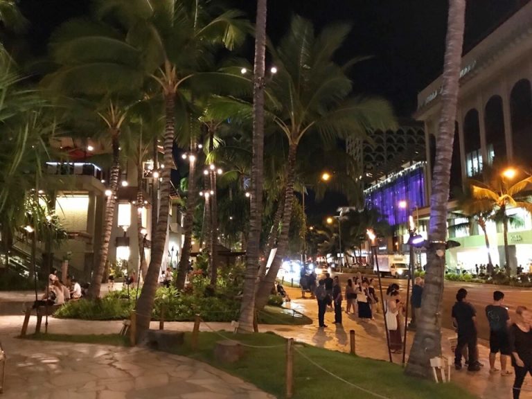 ロイヤルハワイアンセンター前。歩いて10分ぐらい