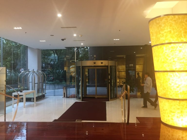 ロビー入り口内観2