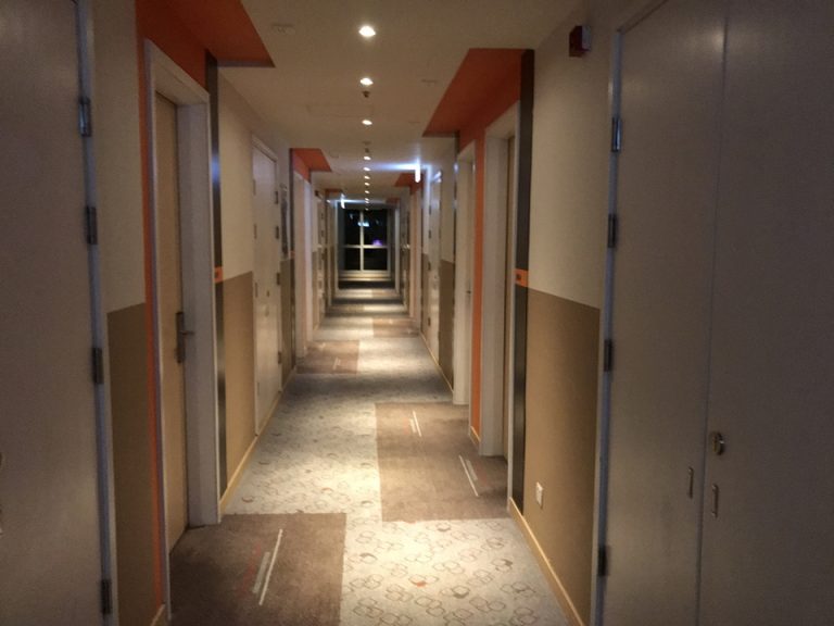 客室廊下 (1)