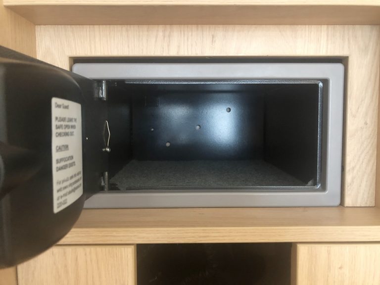 セーフティボックス(開けた状態)