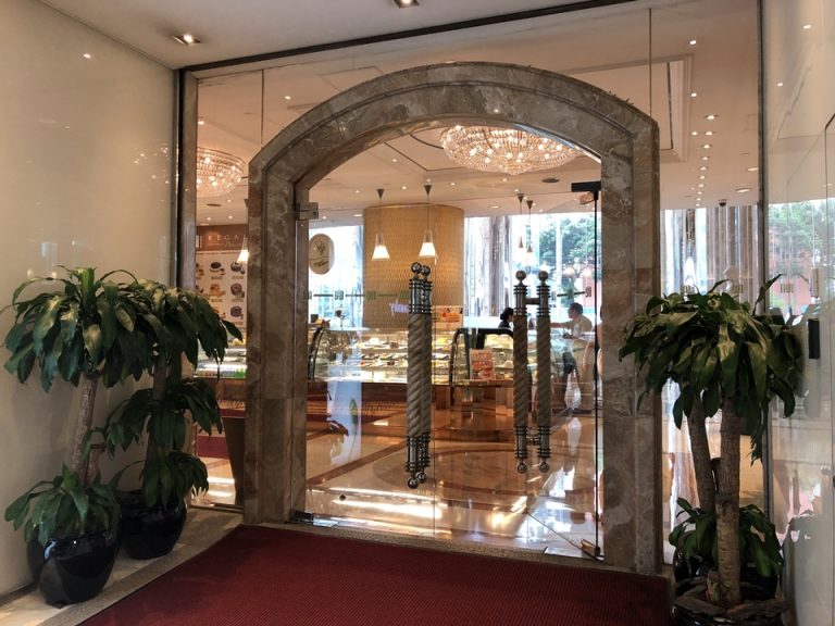 ホテル連絡通路入口