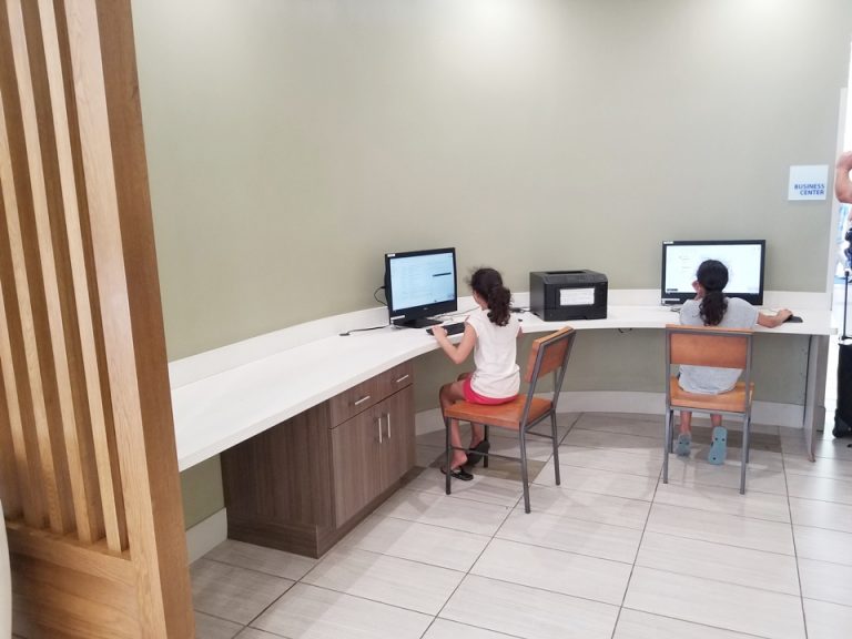 ロビー内パソコンスペース