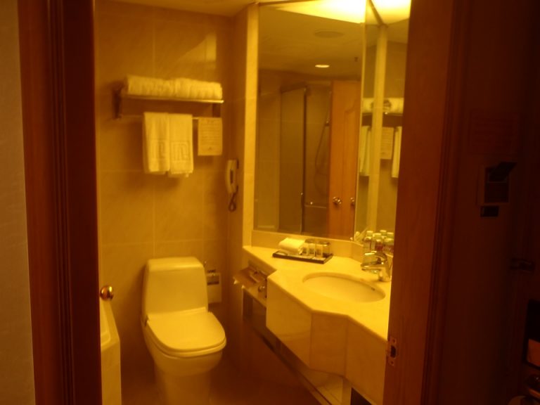 客室廊下から洗面所入口