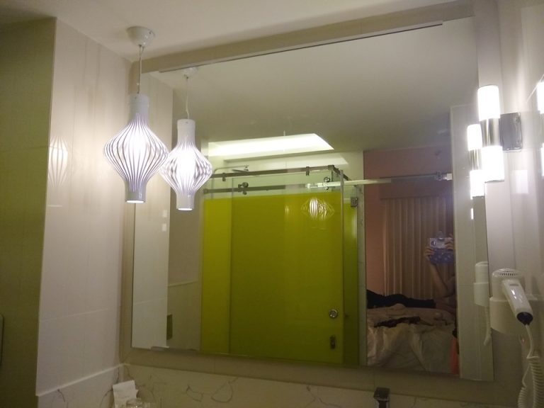 トイレ洗面台ミラー