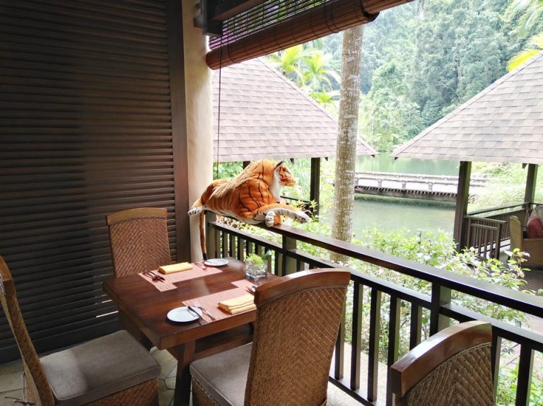 メインダイニング2