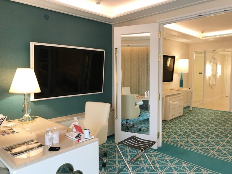 客室窓から入口