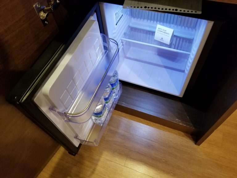 冷蔵庫(あけた)