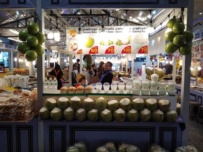 バンコク市内のショッピングモールの屋台