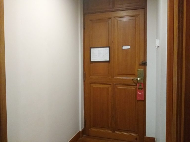 客室入口ドア内側