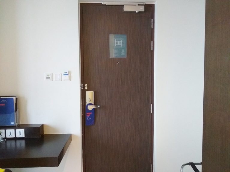 客室入口ドア内側