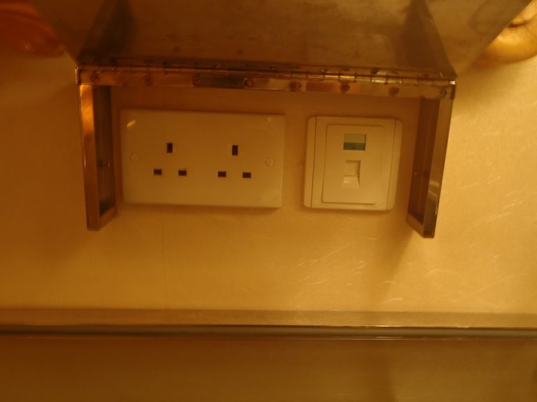 化粧台前コンセント(ここにしかありませんでした)