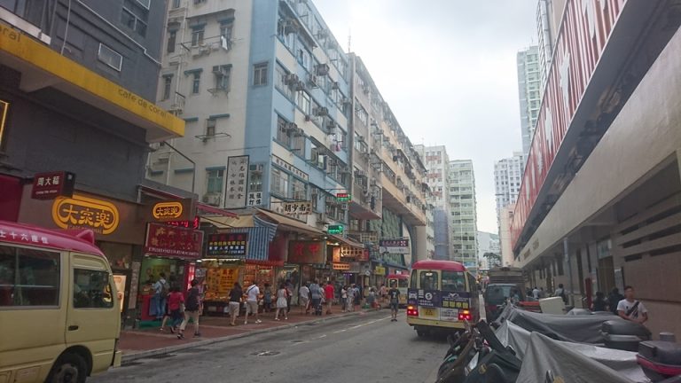 ホテル周辺の街の様子