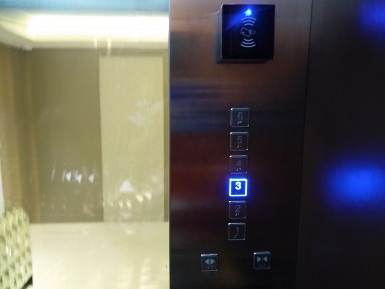 エレベーター階数ボタン