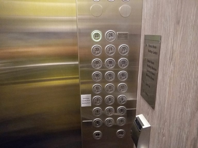 エレベーター階数ボタン