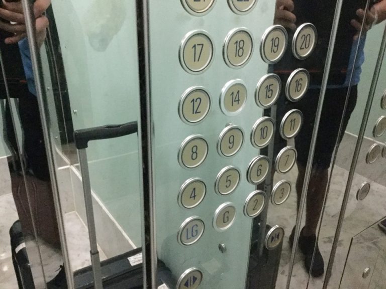 エレベーター階数ボタン