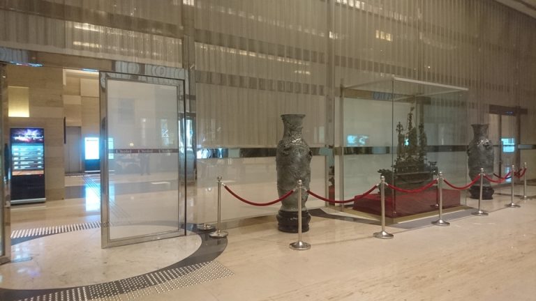 エントランス外観【ドアが二重になっていて内側のドアです。】