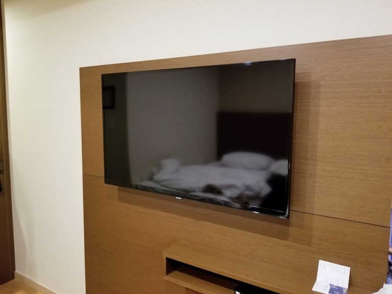 ベッド方向からTV