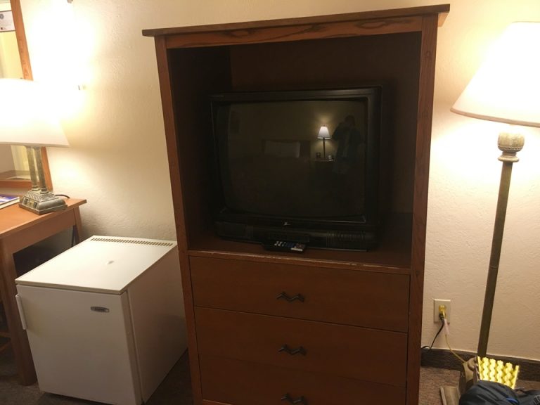 ベッド方向からTV