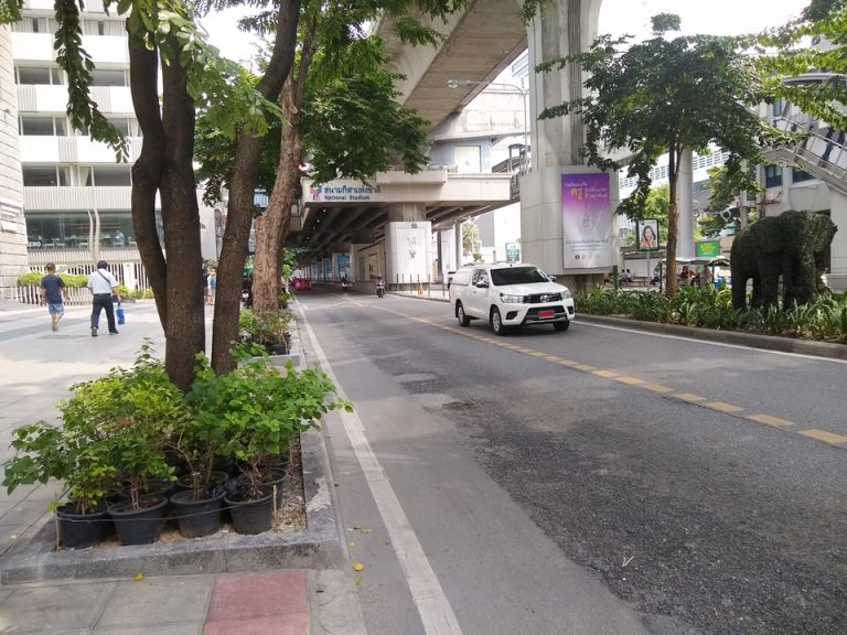 ホテル前の通り