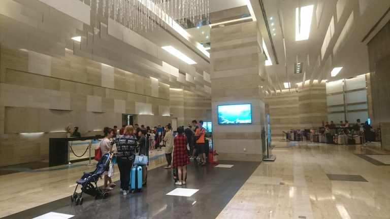 フロントホールの様子