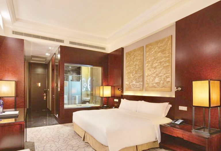 客室全体(入口方向)