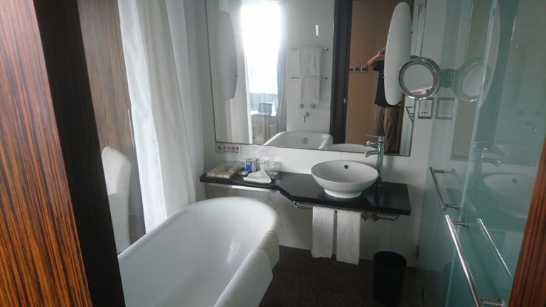 バスルーム全景