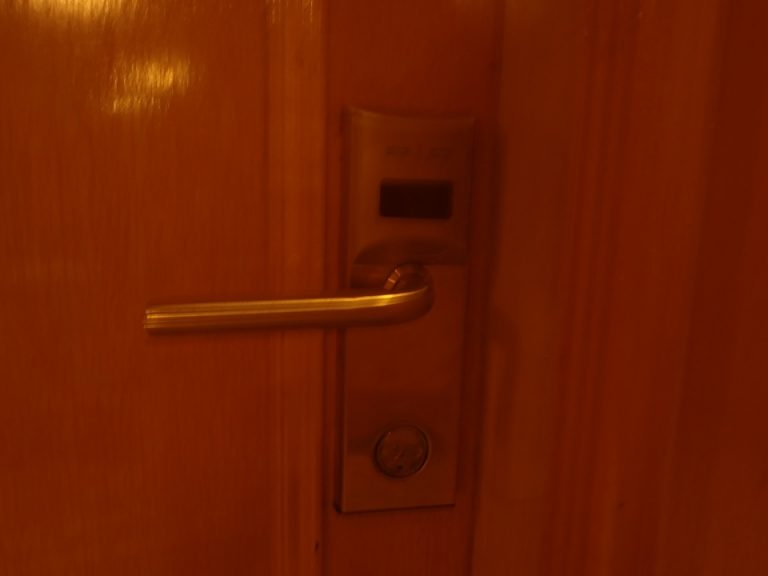 客室外ドアノブ