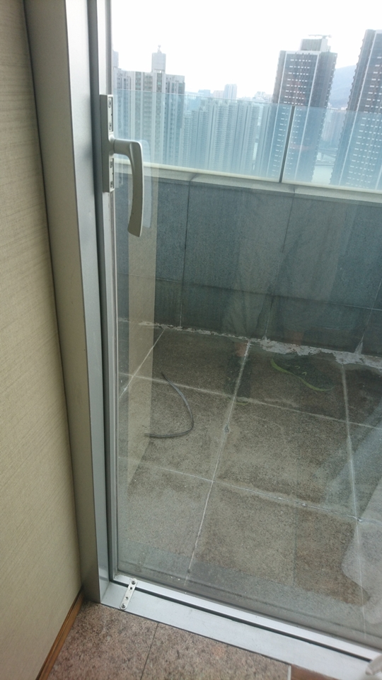 テラス【施錠されていて出られないようになっています】