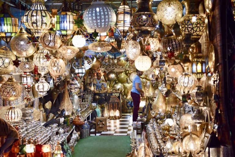 徒歩5分くらいのスーク