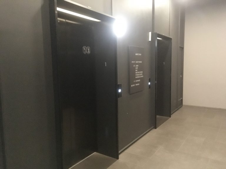 1階エレベーターホール