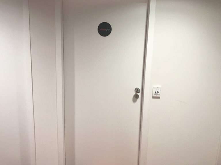 部屋のドア