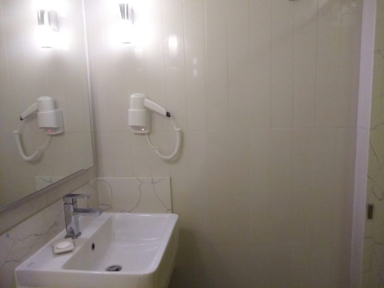 トイレシンクトイレ側から