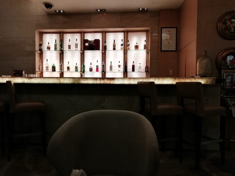 Lobby Loungeというバー。フロント階にあります