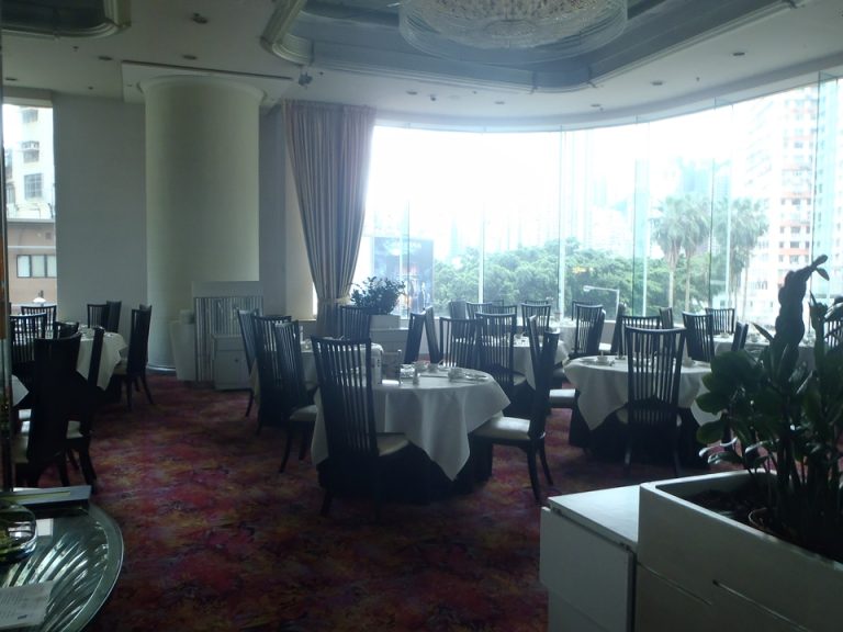 ホテル3階レストラン内観