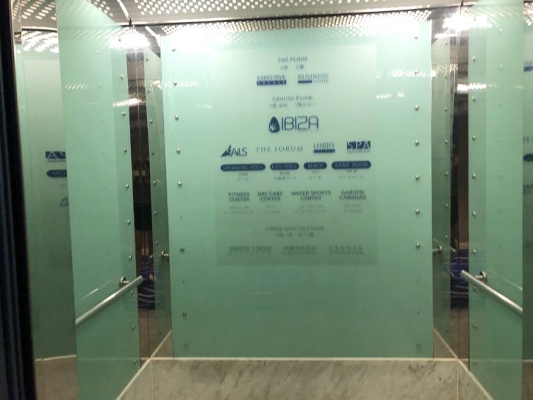 エレベーター内観