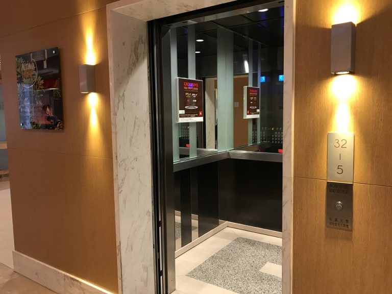 エレベーター内観