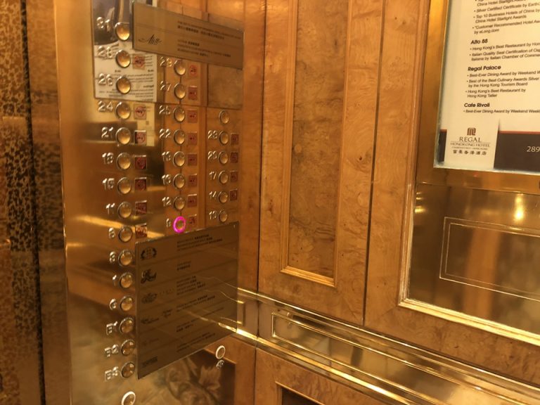 エレベータ階数ボタン1