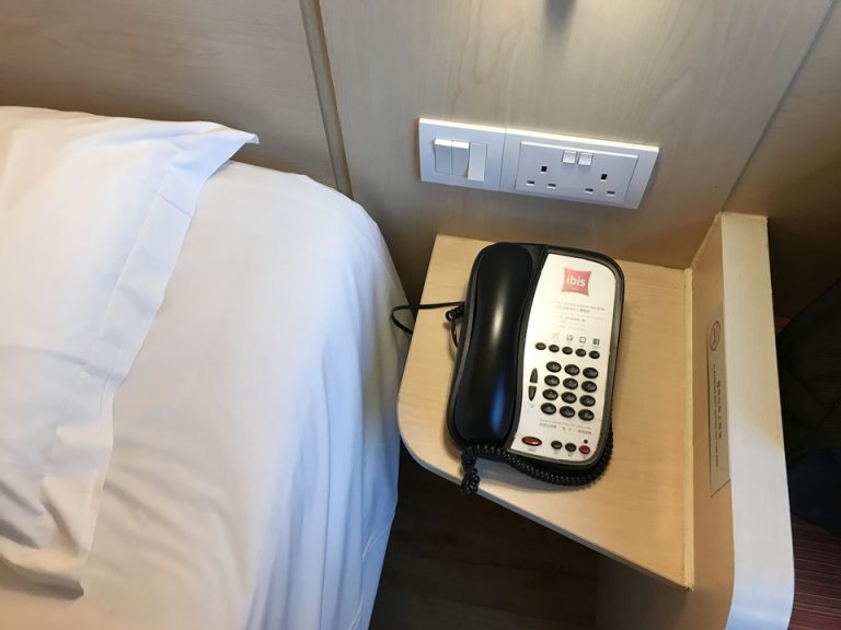 ベッド横