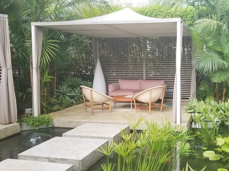 プール横のソファ4