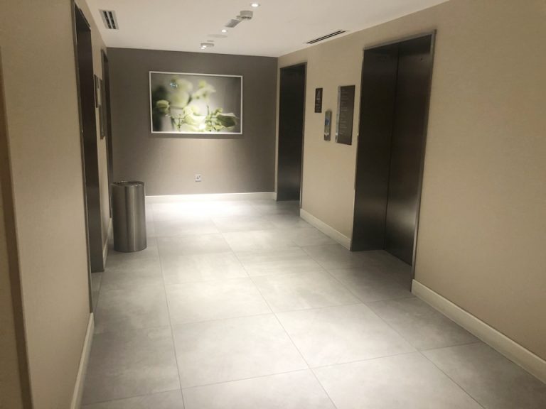 エレベーターホールフロント客室階